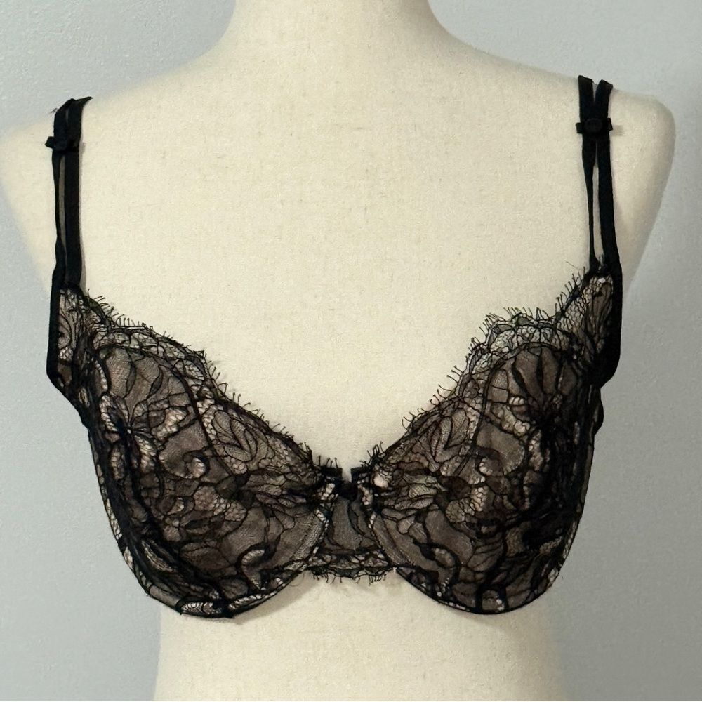 WACOAL Contour Embroidered Lace
Demi Bra 36DD Black Eyelash Trim 85424